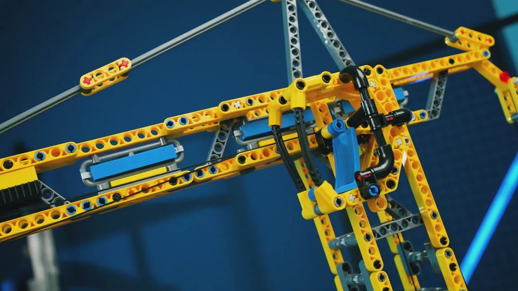 Remote Controlled City Building Crane | 1730pcs - My Store